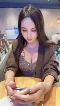 兼职小姐姐落月，长腿撩人风骚